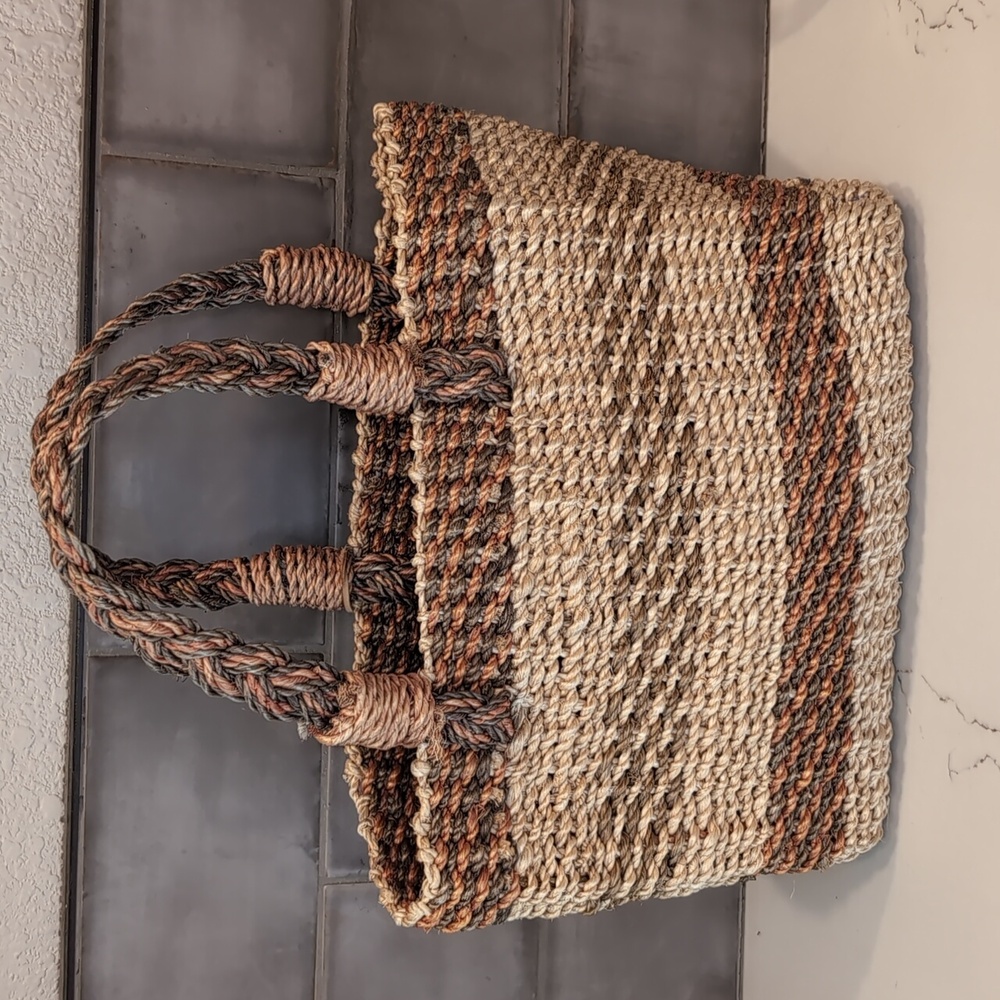 VTG Esprit Woven tote - Picture 2 of 5